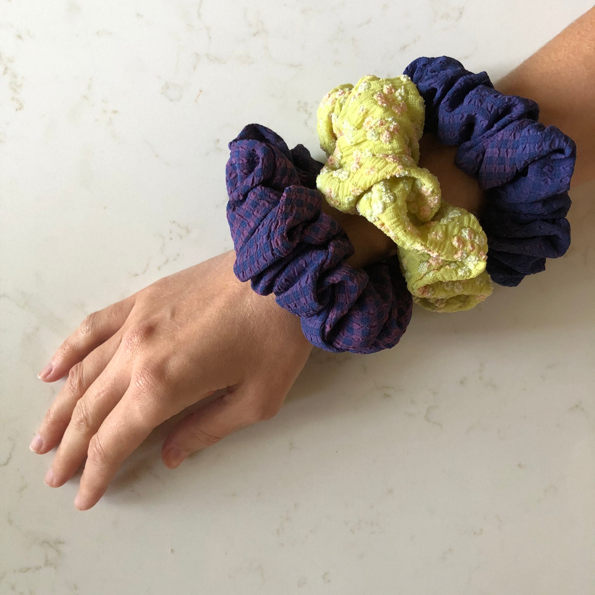 PLUSH SCRUNCHIE